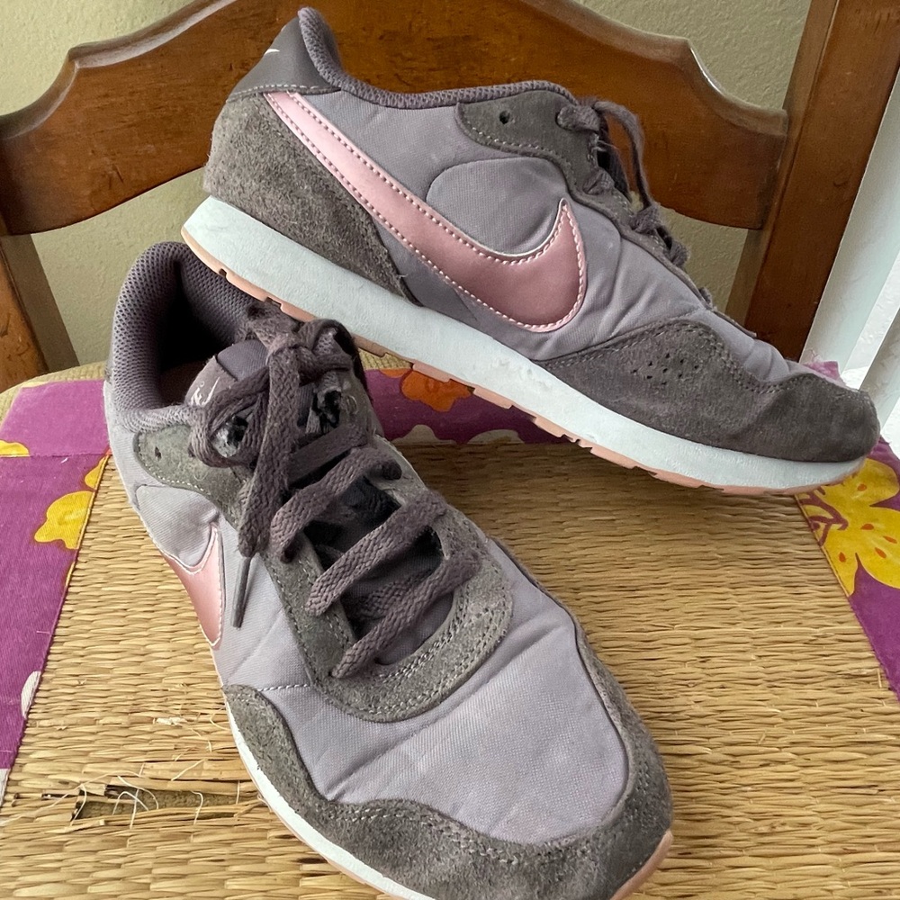 Nike MD Valiant CN8558-200 Purple Casual Shoes Sneakers Size 6Y